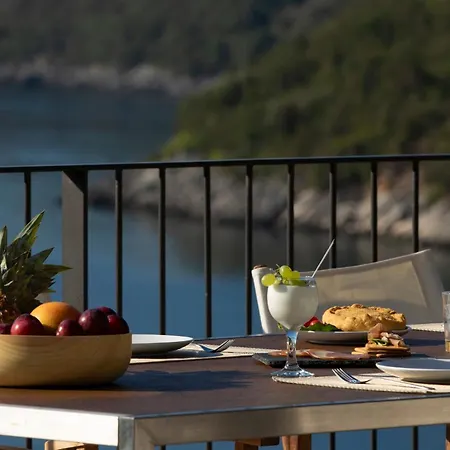 Villa Kalamos - Modern In Bay With Direct Access To Sea *